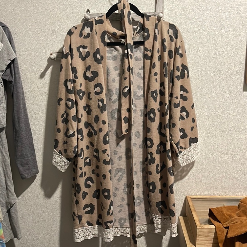 Maternity robe leapord print size medium